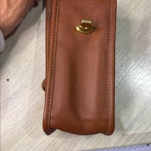 Vintage Coach Tan Leather Pouch/cell phone case with Gold Turnlock-NWT - Picture 8 of 12